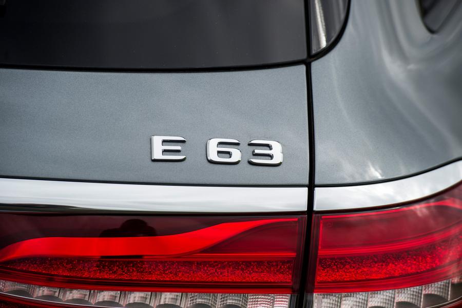 Логотип Mercedes-AMG E63 Estate (S213) 2017 года  (UK) (фото 4 из 10)